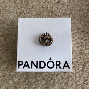 Pandora connecting heart with crown charm